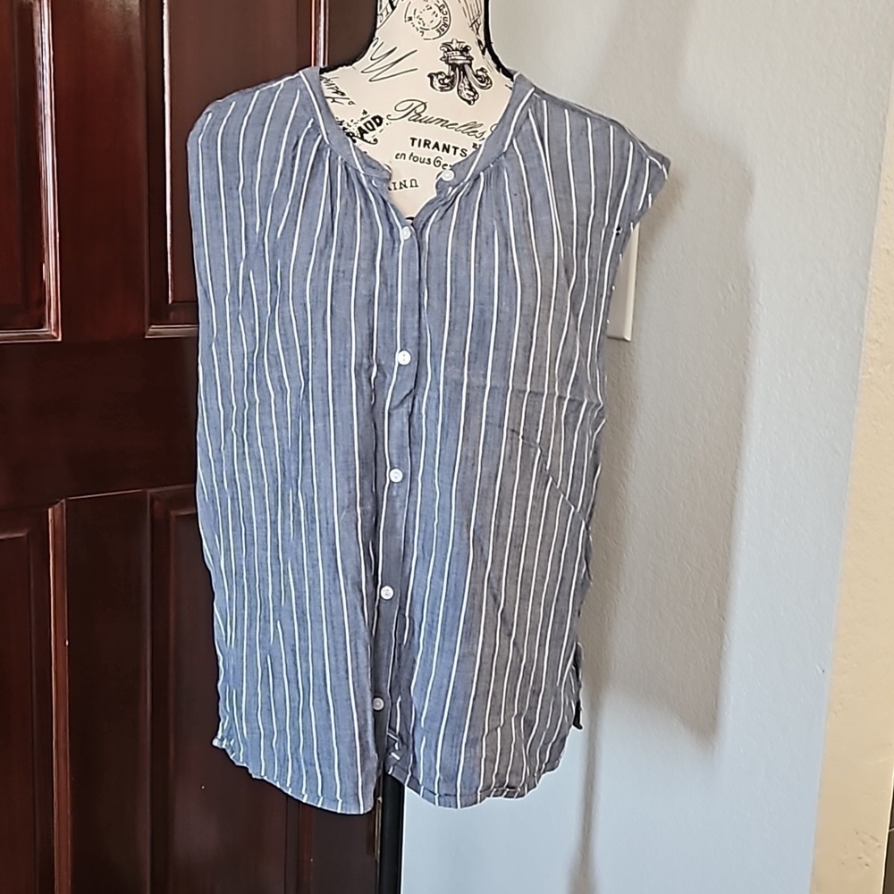 Old Navy Button Front Top Size XL
